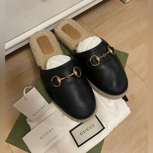 ❤️SOLD❤️Gucci Fria Leather Gold Horsebit Mules